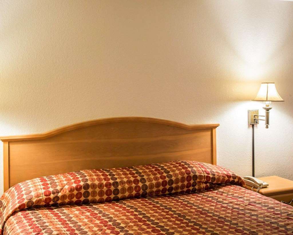 Rodeway Inn & Suites Near Outlet Mall - Asheville Chambre photo