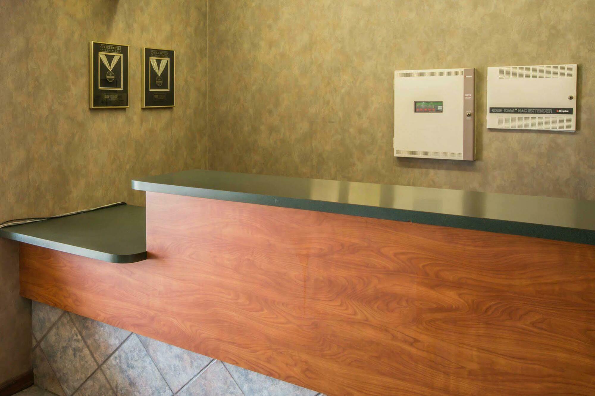 Rodeway Inn & Suites Near Outlet Mall - Asheville Extérieur photo